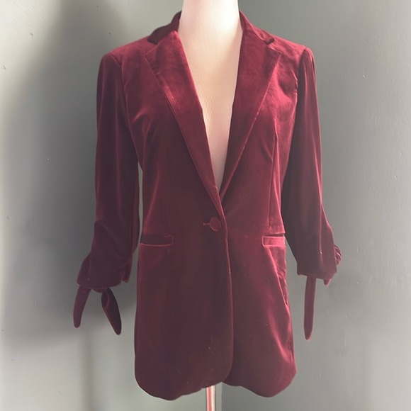 Renuar Jackets & Blazers - Renuar Burgundy Blazer